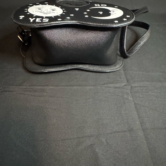 Black planchette/ Heart-Shaped Bag with Moon and Sun Design - Picture 2 of 7